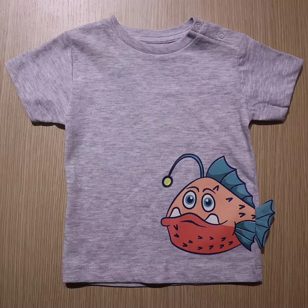 Camiseta Gris Pez Linterna.