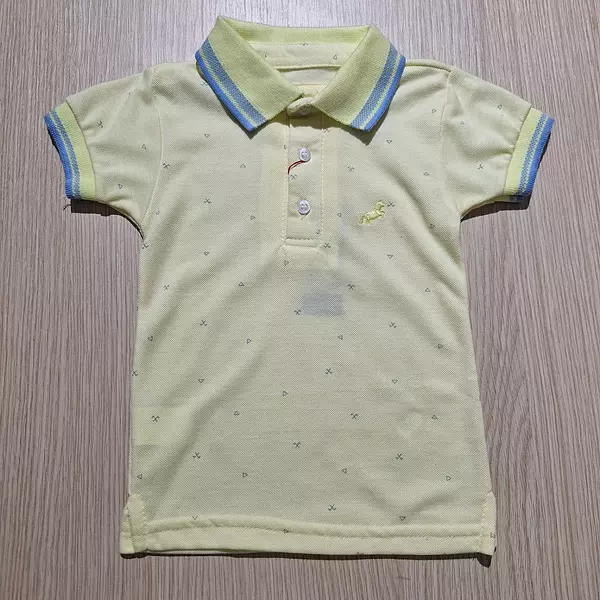 Camisa Polo Amarilla.